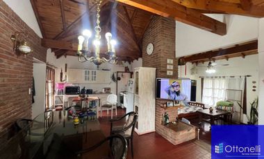 Casa en venta de 3 dormitorios c/ cochera en Costa Azul
