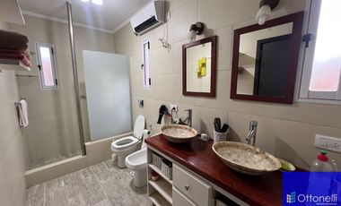 Casa en venta de 3 dormitorios c/ cochera en Costa Azul