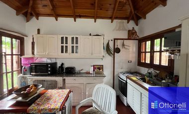 Casa en venta de 3 dormitorios c/ cochera en Costa Azul