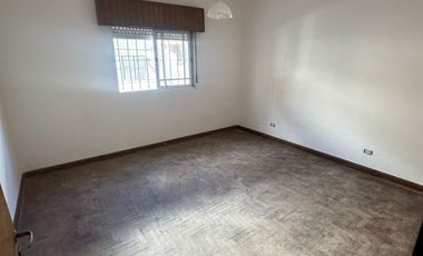 OPORTUNIDAD PH al frente en venta de 3 ambientes en La Tablada