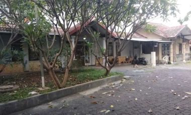 JUAL RUMAH HITUNG TANAH AREA KOMERSIL JL MENUR SURABAYA