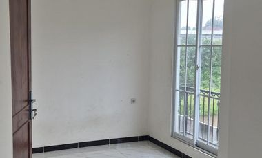 Rumah 2 lantai 2 kamar tidur