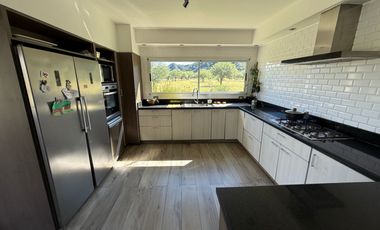 IMPORTANTE CASA EN COUNTRY CHACRAS DEL VALLE NUEVO