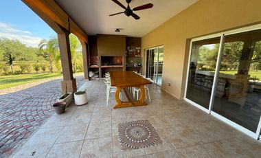 IMPORTANTE CASA EN COUNTRY CHACRAS DEL VALLE NUEVO