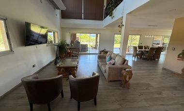 IMPORTANTE CASA EN COUNTRY CHACRAS DEL VALLE NUEVO