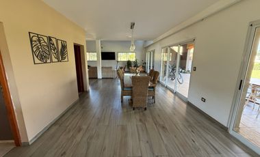 IMPORTANTE CASA EN COUNTRY CHACRAS DEL VALLE NUEVO