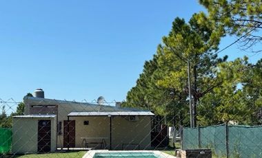 Casa en venta de 2 dormitorios c/ cochera en Roldán