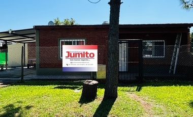 Casa en venta de 2 dormitorios c/ cochera en Roldán