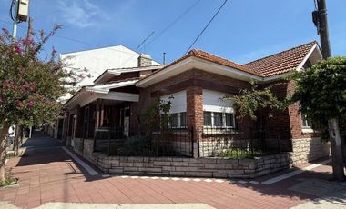 VENTA chalet Chauvin Mar del Plata 4 ambientes c/ garaje.