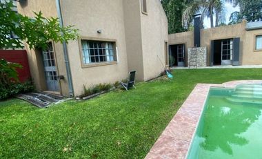 Casa en venta de 3 dormitorios c/ cochera en Villa Elisa