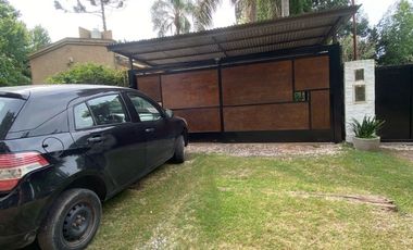 Casa en venta de 3 dormitorios c/ cochera en Villa Elisa