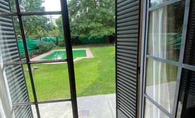 Casa en venta de 3 dormitorios c/ cochera en Villa Elisa