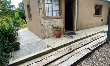 Casa en venta de 3 dormitorios c/ cochera en Villa Elisa