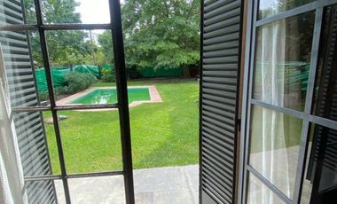 Casa en venta de 3 dormitorios c/ cochera en Villa Elisa