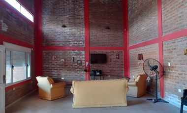 Casa en venta de 2 dormitorios c/ cochera en La Puerta