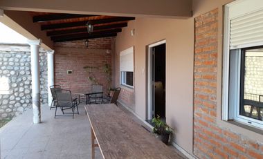 Casa en venta de 2 dormitorios c/ cochera en La Puerta