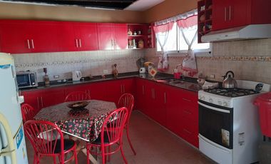 Casa en venta de 2 dormitorios c/ cochera en La Puerta