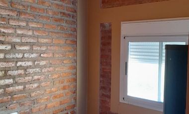 Casa en venta de 2 dormitorios c/ cochera en La Puerta