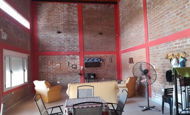 Casa en venta de 2 dormitorios c/ cochera en La Puerta