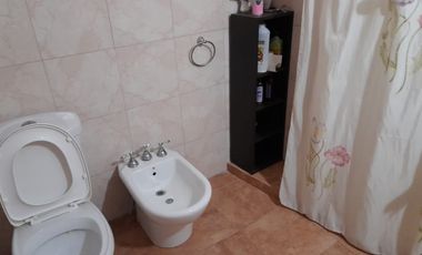 Casa en venta de 2 dormitorios c/ cochera en La Puerta