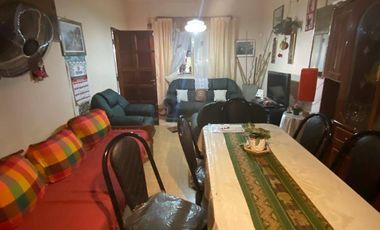 Casa en venta c/ cochera y local comercial en Pontevedra