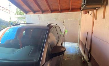 Casa en venta c/ cochera y local comercial en Pontevedra