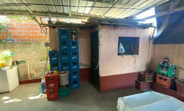 Casa en venta c/ cochera y local comercial en Pontevedra