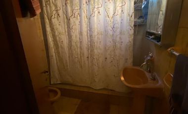 Casa en venta c/ cochera y local comercial en Pontevedra