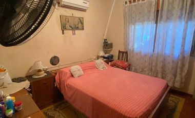 Casa en venta c/ cochera y local comercial en Pontevedra