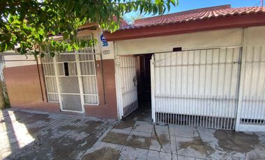Casa en venta c/ cochera y local comercial en Pontevedra