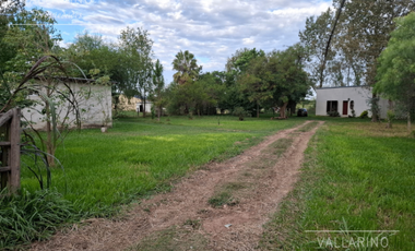 Casas con amplio lote, Ferrari entre Girard y 9 de Mayo, Colón.