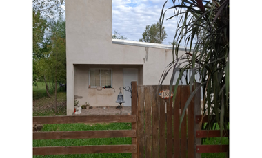 Casas con amplio lote, Ferrari entre Girard y 9 de Mayo, Colón.