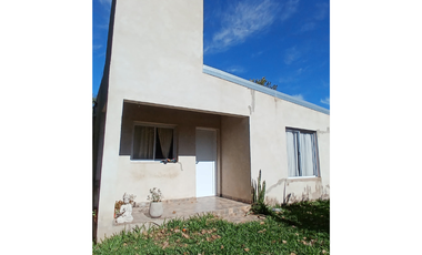 Casas con amplio lote, Ferrari entre Girard y 9 de Mayo, Colón.