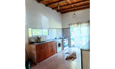 Casas con amplio lote, Ferrari entre Girard y 9 de Mayo, Colón.