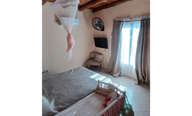 Casas con amplio lote, Ferrari entre Girard y 9 de Mayo, Colón.