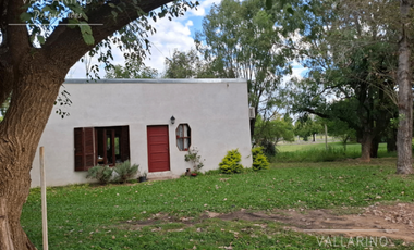 Casas con amplio lote, Ferrari entre Girard y 9 de Mayo, Colón.