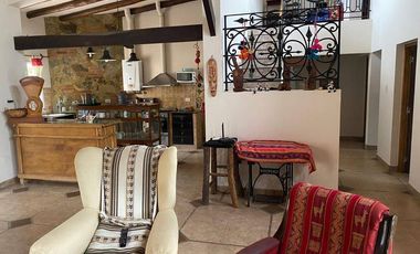 Casa en venta de 4 dormitorios c/ cochera en Los Perales