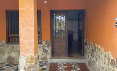 Casa en venta de 4 dormitorios c/ cochera en Los Perales
