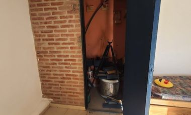 Venta de casa de 2 dormitorios c/ cochera en Villa Cura Brochero K036CB