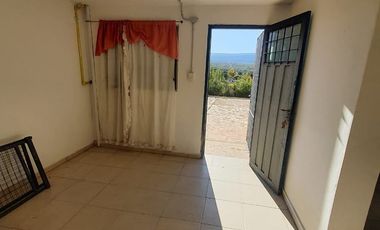 Venta de casa de 2 dormitorios c/ cochera en Villa Cura Brochero K036CB
