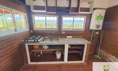 Venta de casa de 2 dormitorios c/ cochera en Villa Cura Brochero K036CB