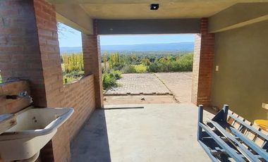 Venta de casa de 2 dormitorios c/ cochera en Villa Cura Brochero K036CB