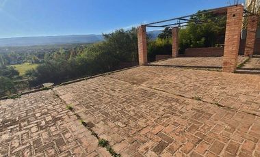Venta de casa de 2 dormitorios c/ cochera en Villa Cura Brochero K036CB