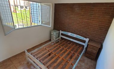 Venta de casa de 2 dormitorios c/ cochera en Villa Cura Brochero K036CB