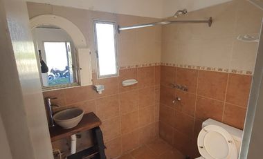 Venta de casa de 2 dormitorios c/ cochera en Villa Cura Brochero K036CB