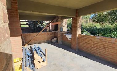 Venta de casa de 2 dormitorios c/ cochera en Villa Cura Brochero K036CB