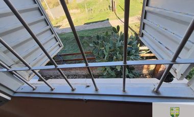 Venta de casa de 2 dormitorios c/ cochera en Villa Cura Brochero K036CB
