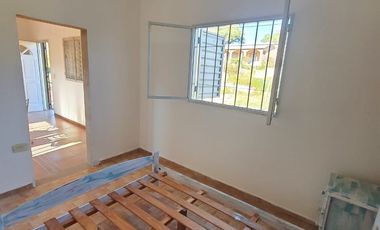 Venta de casa de 2 dormitorios c/ cochera en Villa Cura Brochero K036CB