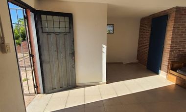 Venta de casa de 2 dormitorios c/ cochera en Villa Cura Brochero K036CB