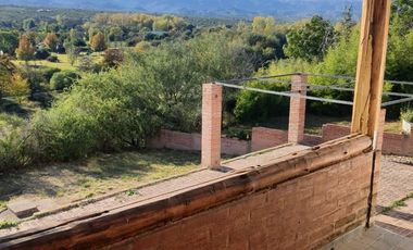 Venta de casa de 2 dormitorios c/ cochera en Villa Cura Brochero K036CB